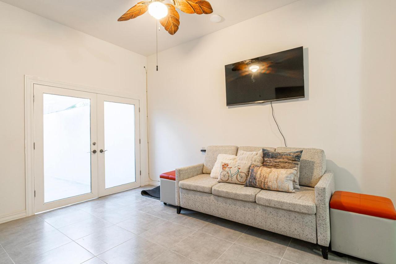 2 Br/ 1 Ba Home, Sleeps 10, 1 Min Walk To Rosarito Beach Exteriör bild