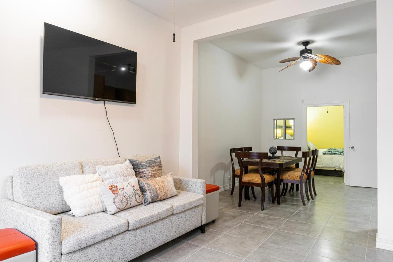 2 Br/ 1 Ba Home, Sleeps 10, 1 Min Walk To Rosarito Beach Exteriör bild